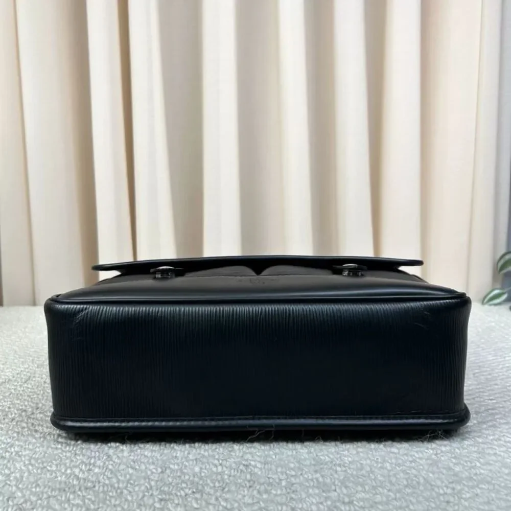 Louis Vuitton Women Pre-Loved Bag Very Good Condition